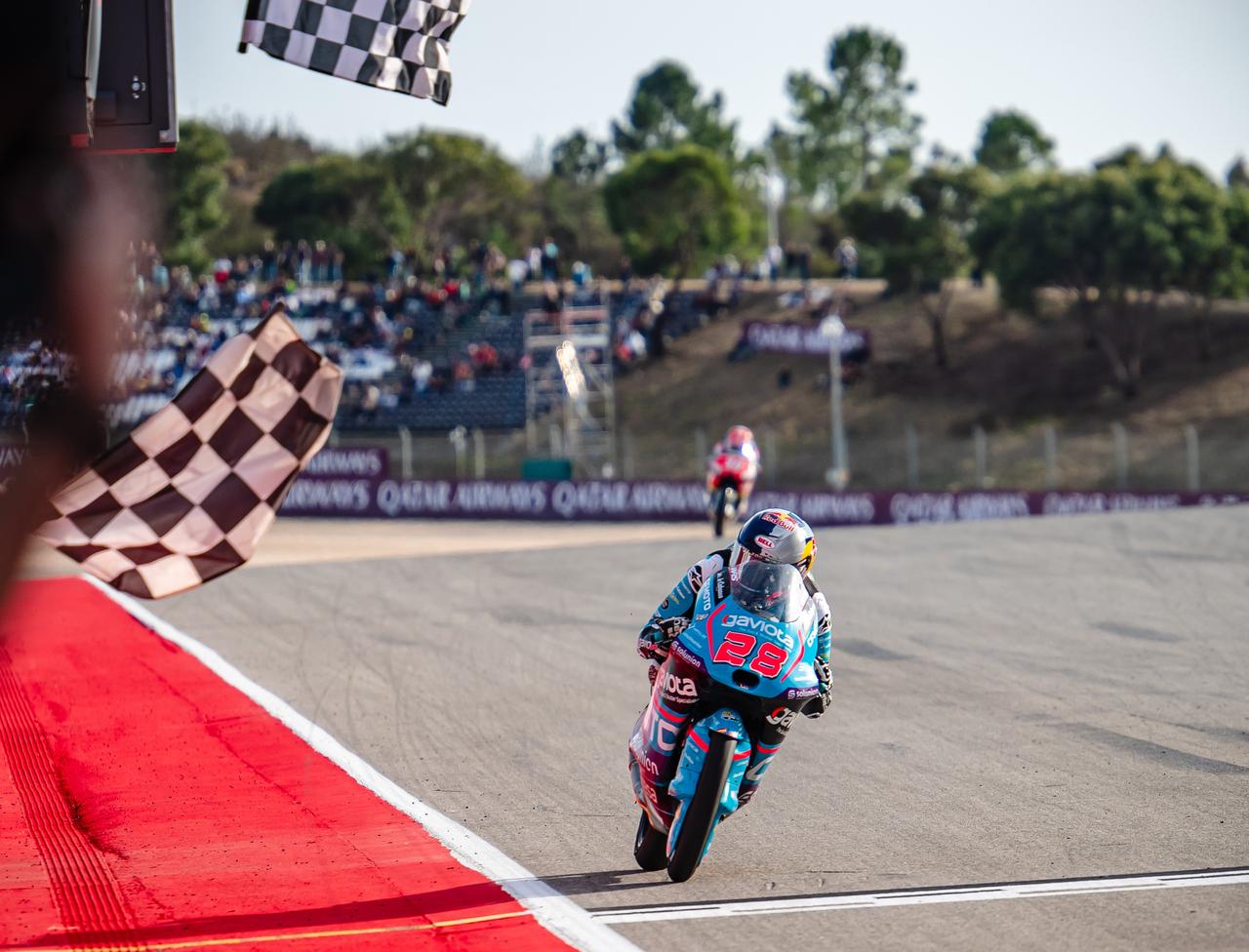 画像: 最終的に1.6秒差をつけたキレスがポルトガルGPを制した。