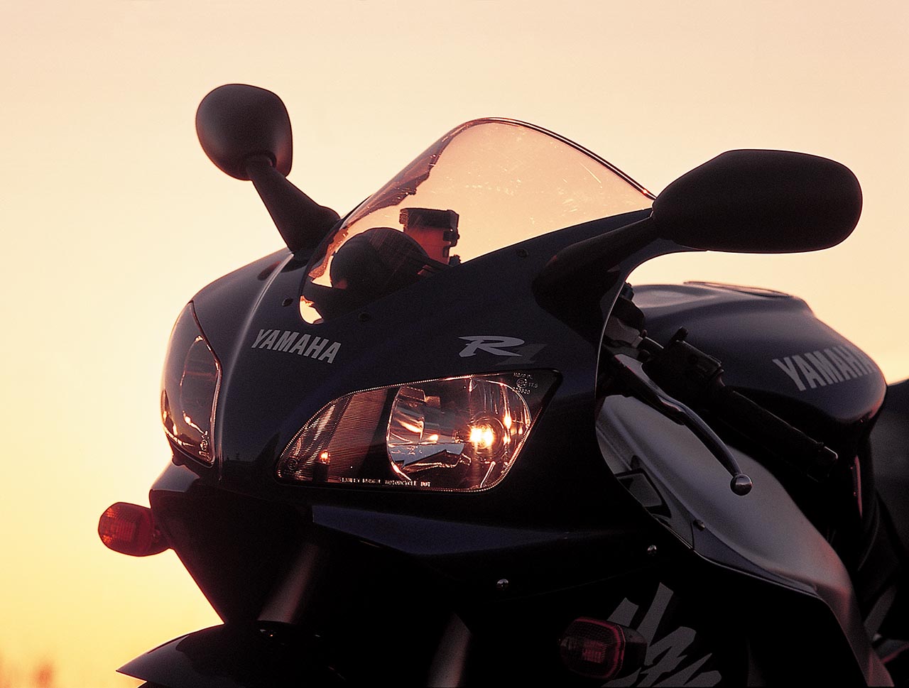 画像 : 1番目の画像 - 【写真10枚】ヤマハ「YZF-R1」（1998年） - webオートバイ
