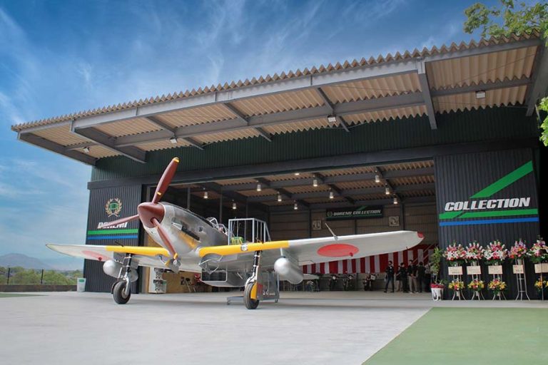 画像: ▲今回の取材は肝入りで製作した飛燕の実物大レプリカを収蔵するために昨夏オープンした、ドレミコレクションミュージアムで行った。ドレミコレクションミュージアムでは武さんが収集したカワサキの名車やコスプレ外装キット装着デモバイクも展示。見学は事前予約制となっている。