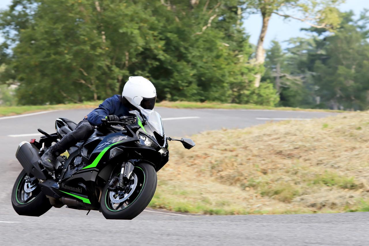 画像: 姿勢移動しやすいライディングポジション