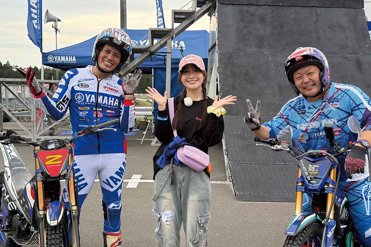 画像: ▲トライアルデモの黒山健一選手（左）と、野崎史高選手（右）とも記念撮影させていただきました。