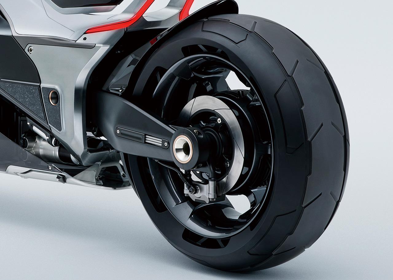 画像: 前後両輪にインホイールモーターを採用することで、前後輪が駆動。それらにトルク配分をすることにより、軽快なハンドリングを実現する。