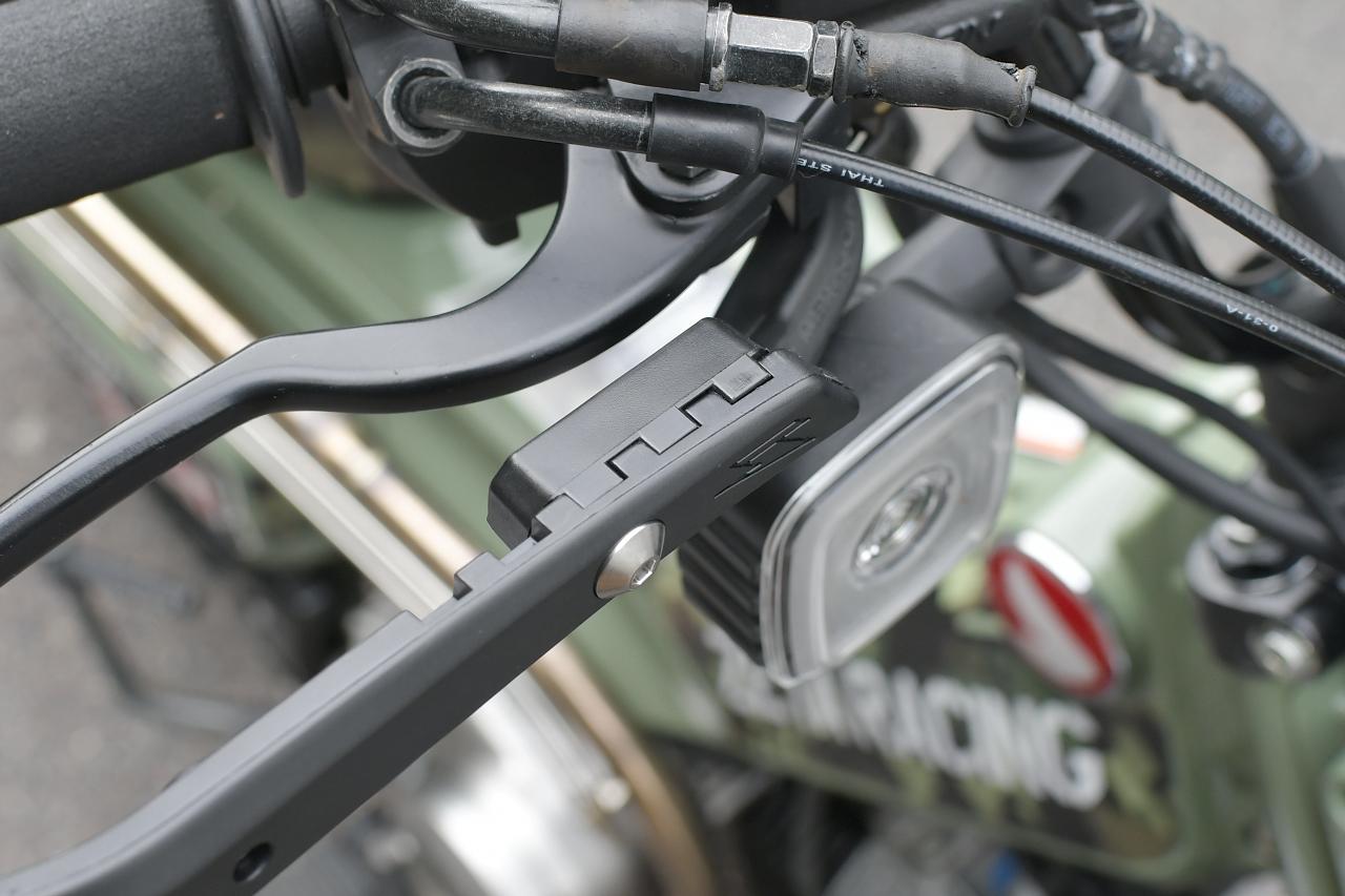 画像8: アントラーハンドガードをハンターカブに取り付けてみるけど、 純正ハンドルだと付かないしレバーのクリアランスもギリギリだったので工夫してみた