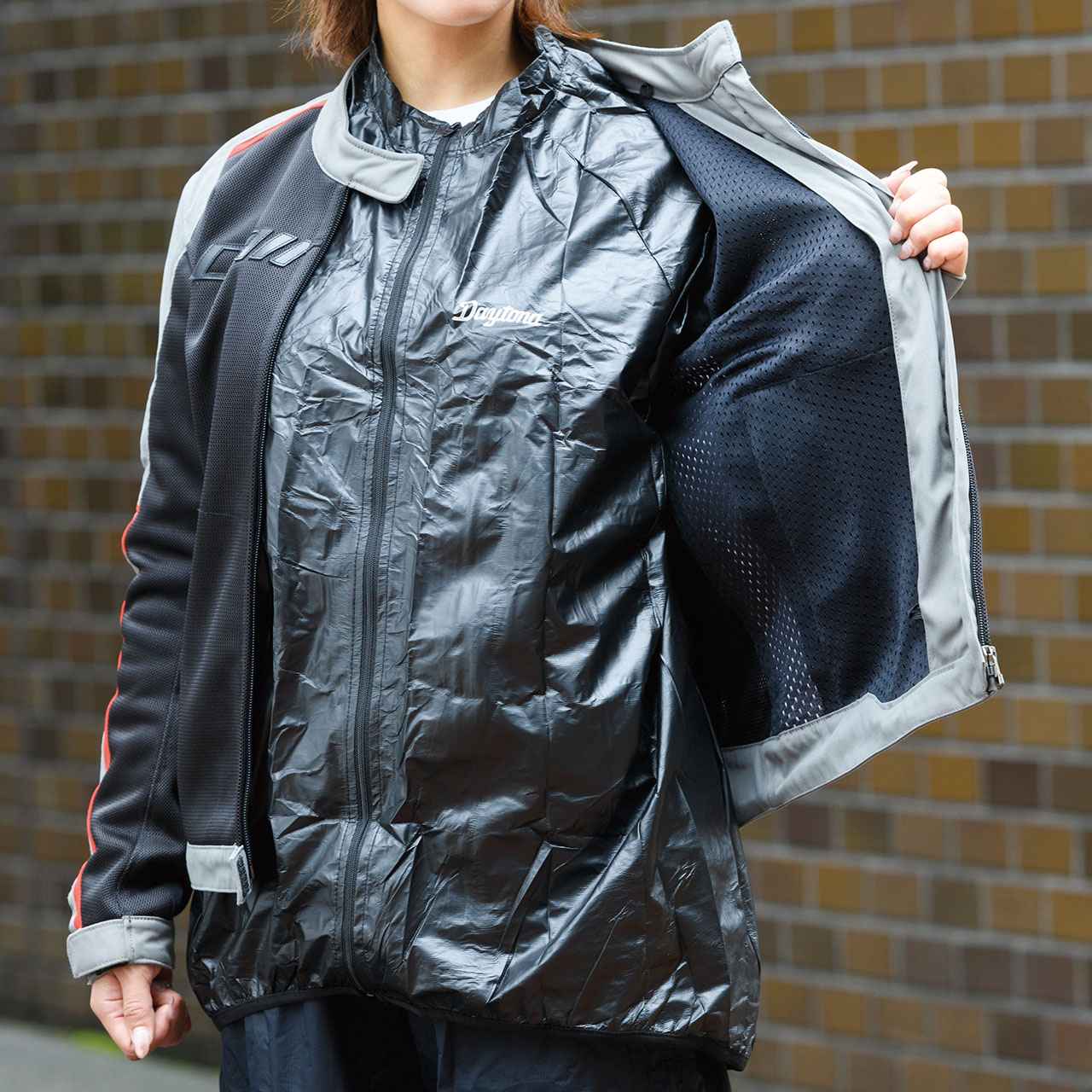 画像: DAYTONA DR-002 アクアナノレイヤージャケット サイズ：S、M、L、XL、2XL カラー：ブラック 税込価格：3960円 販売元： デイトナ