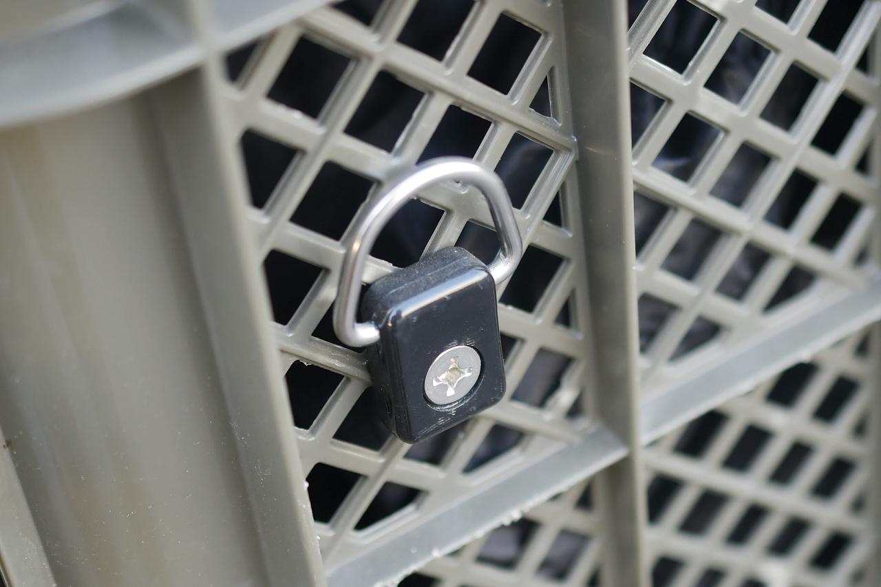 画像1: 収穫コンテナにネットを掛けるためのフックを付けるのだ