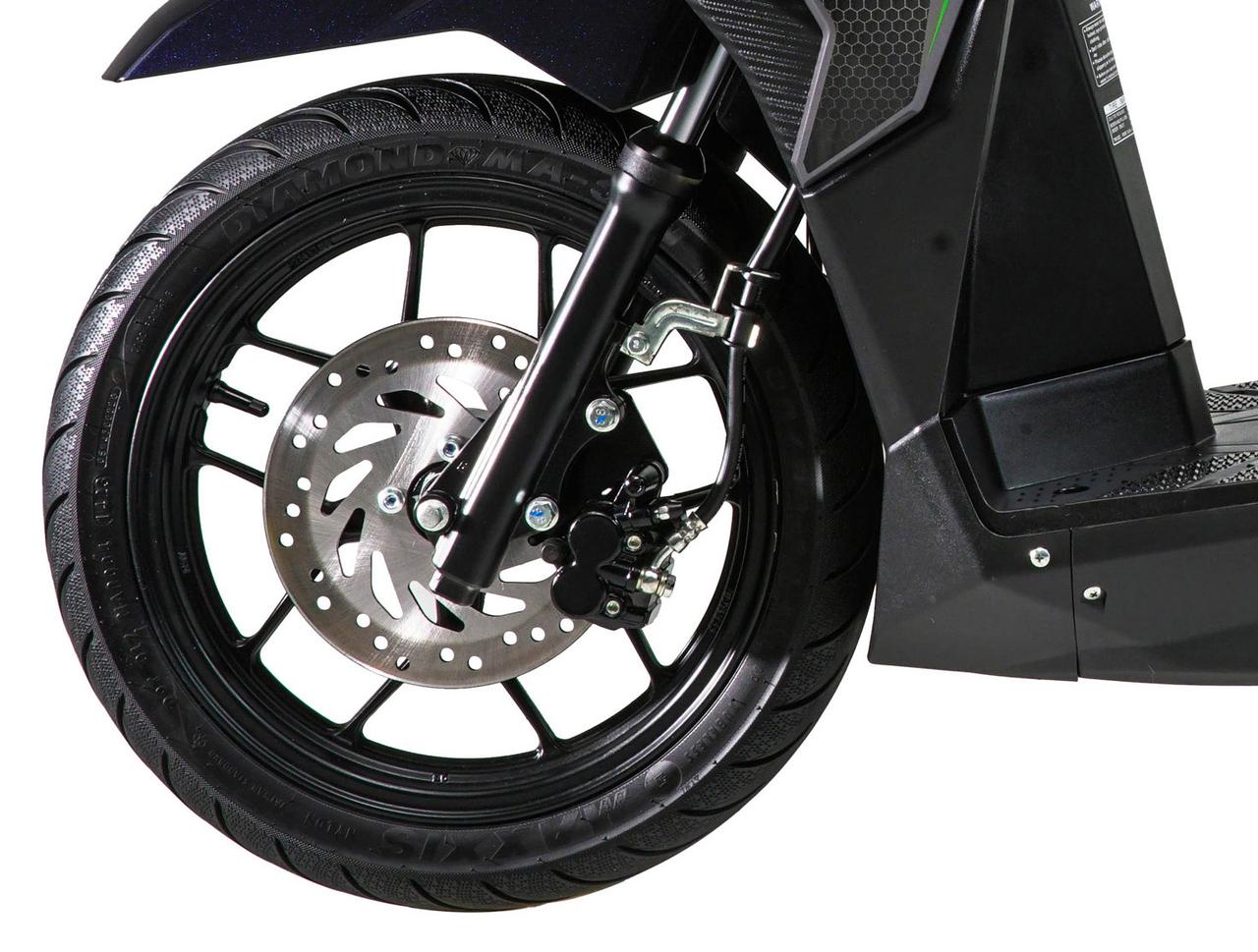 画像9: 【え? カワサキのスクーター!?】毎日任務遂行中! カワサキ「BRUSKY 125」はお手頃スポーツスクーター【世界でがんばる!! 日本メーカーの珍車大図鑑 Vol.20】