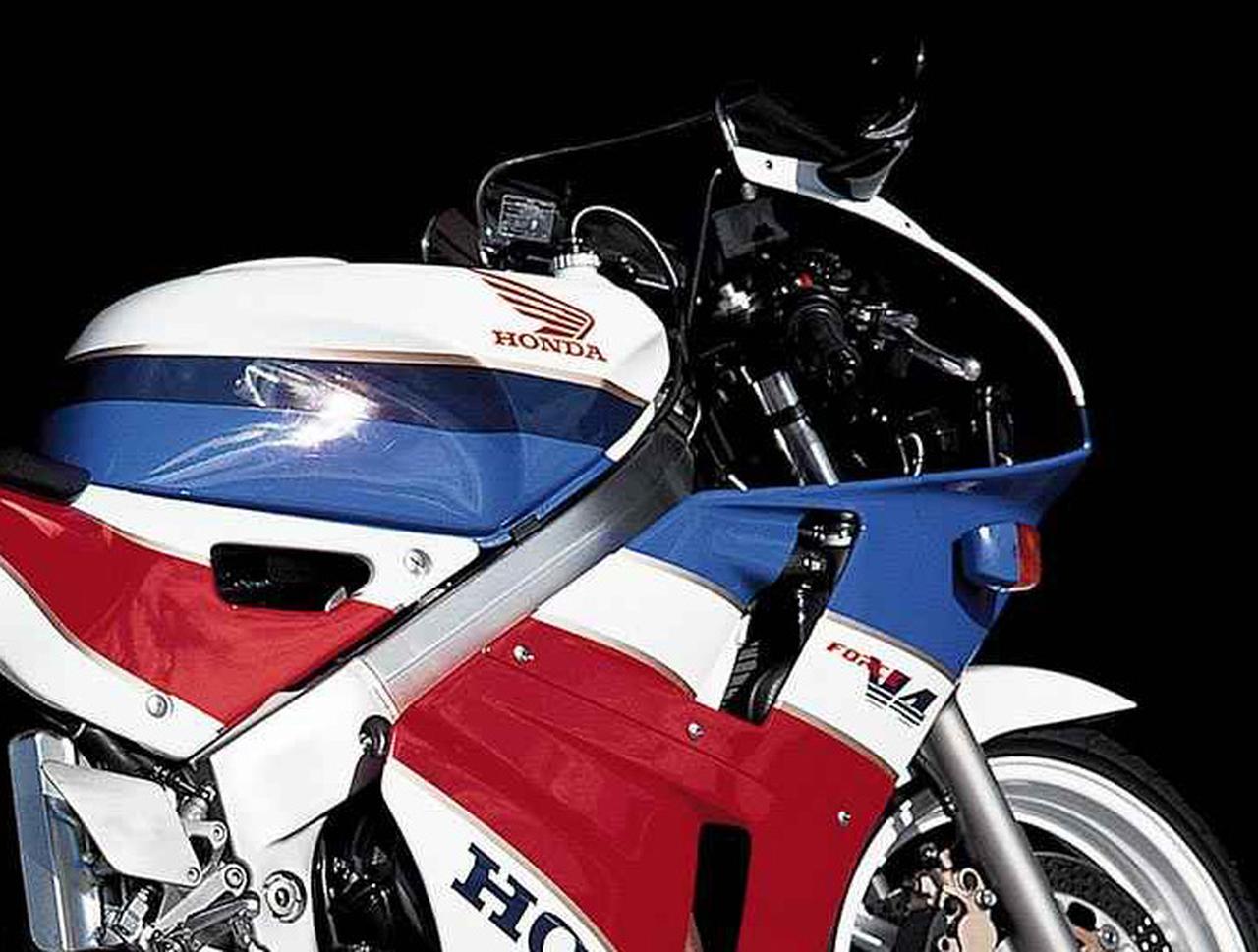 ホンダ「VFR400R（NC30）」（1989年）90度V型4気筒を搭載する400cc