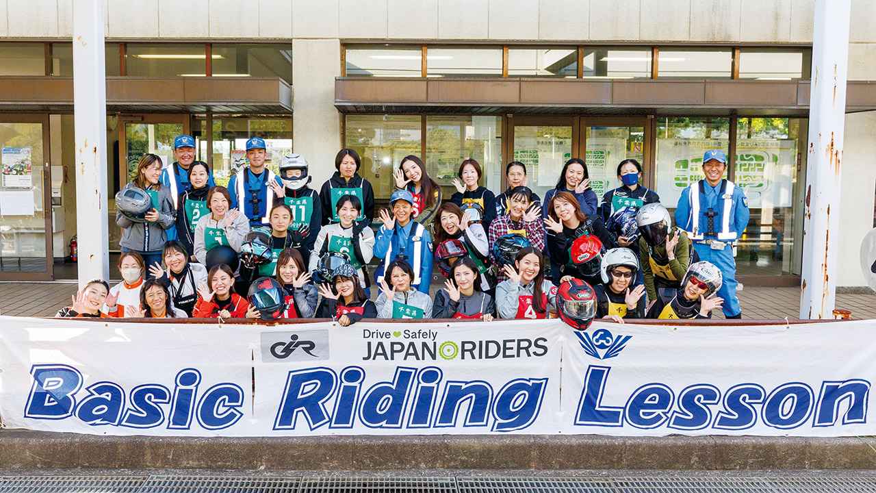 画像: ▲すべてのプログラムが終わり、最後はみんなで記念撮影。今回の参加者は若い方から熟年層まで様々、はじめは不安そうな顔をしていた人も、講習終わりには晴れ晴れとした笑顔を見せていました！