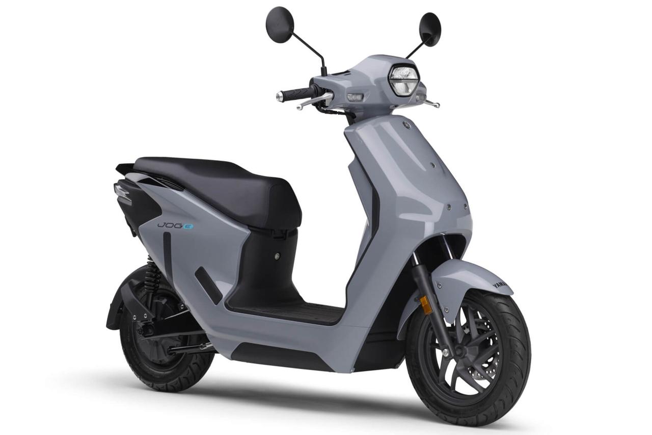 画像: YAMAHA JOG E 2026年モデル 道路運送車両法上の原付一種に分類 定格出力：0.58kW 原動機種類：交流同期電動機 シート高：740mm 車両重量：93kg（バッテリー込） 発売日：2025年12月25日（木） 税込価格：15万9500円 ※東京都・大阪府の地域限定発売