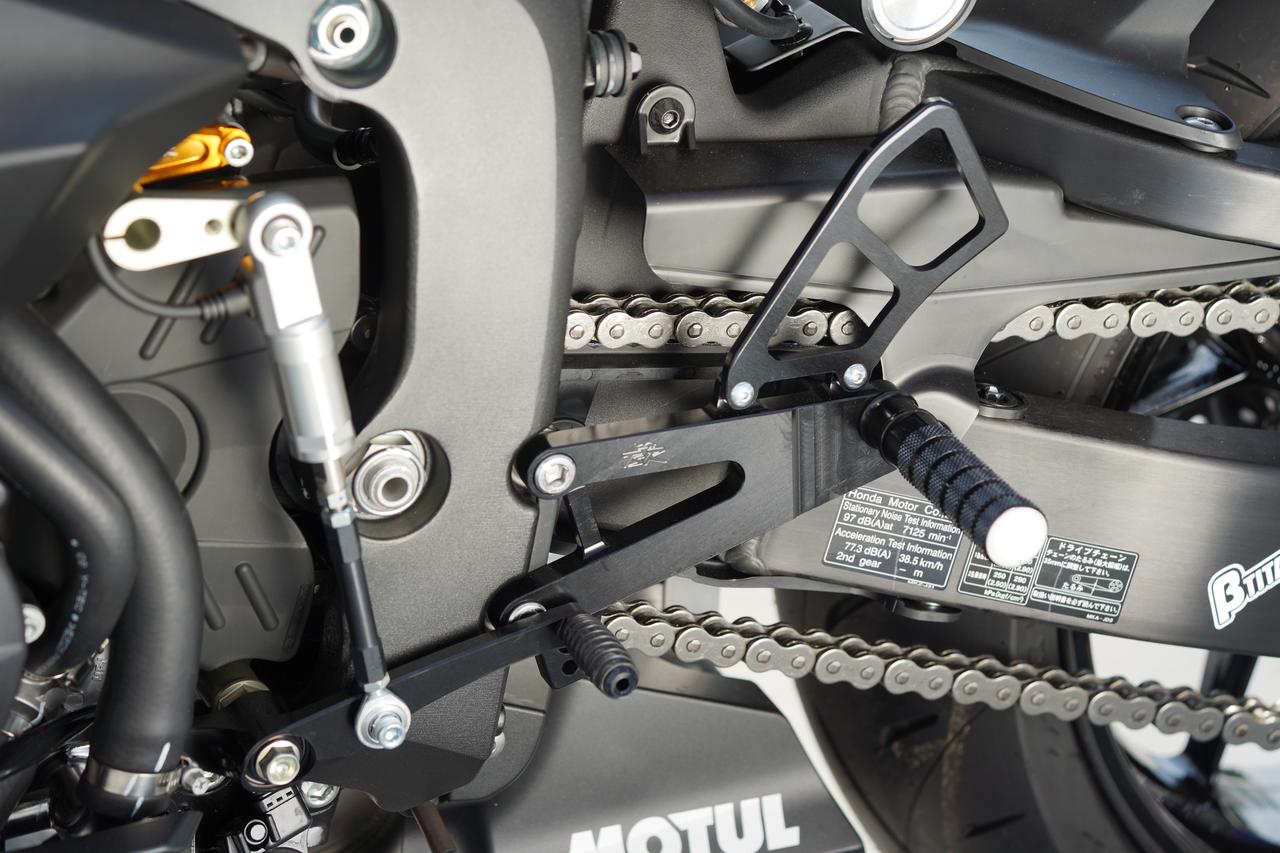 画像: STEP KIT CBR600RR(PC40/21-) 2P ブラック  価格／7万1500円。