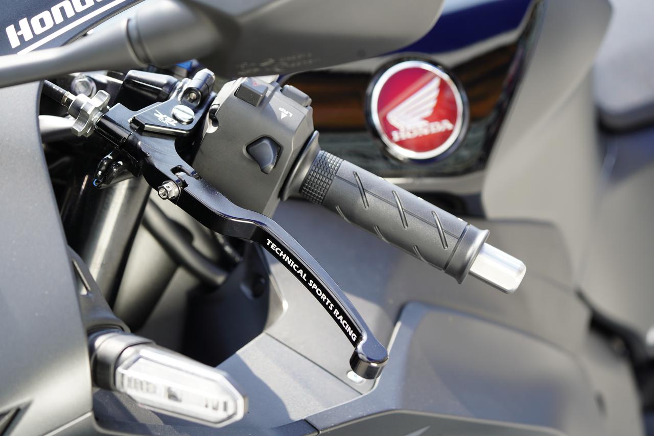 画像: TSR_可倒式クラッチレバー　ハードアルマイト　/　ブラック  アルミ削り出しのクラッチレバー。カラーはハードアルマイトとブラックを用意。価格／1万3200円。