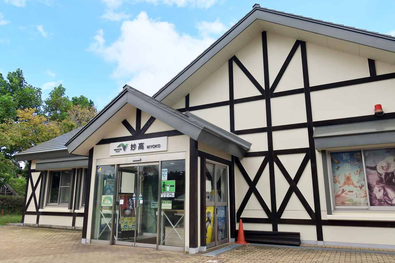 画像1: ▲上信越道・妙高SA。東は快晴、西はどんより。