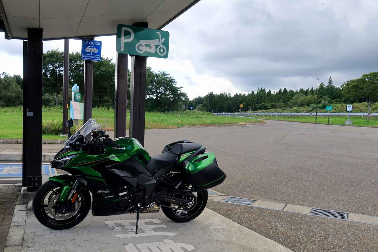 画像2: ▲上信越道・妙高SA。東は快晴、西はどんより。