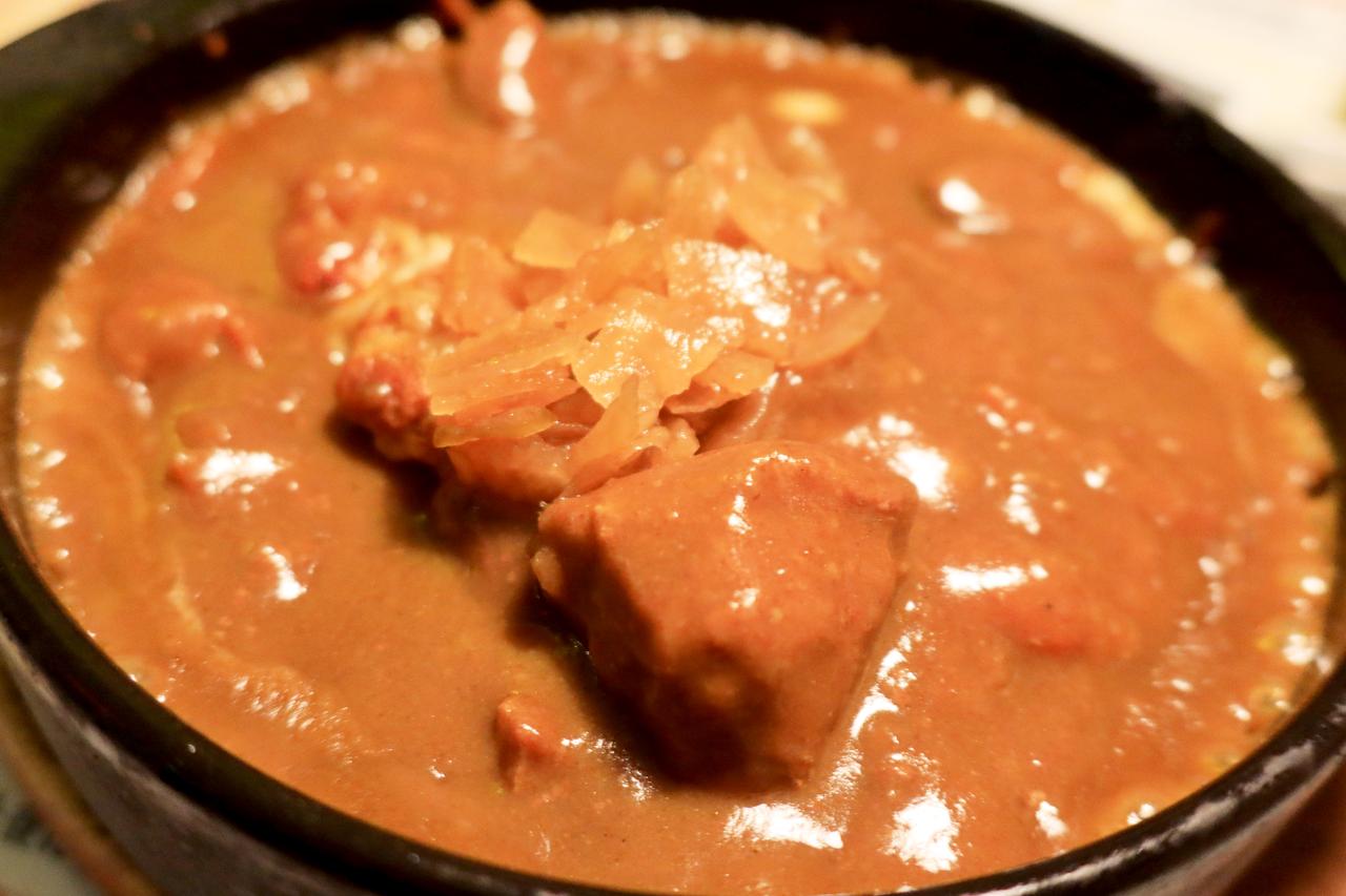 画像: ▲菅平高原にある「焼きカレー屋MEL’s」の焼きカレー。