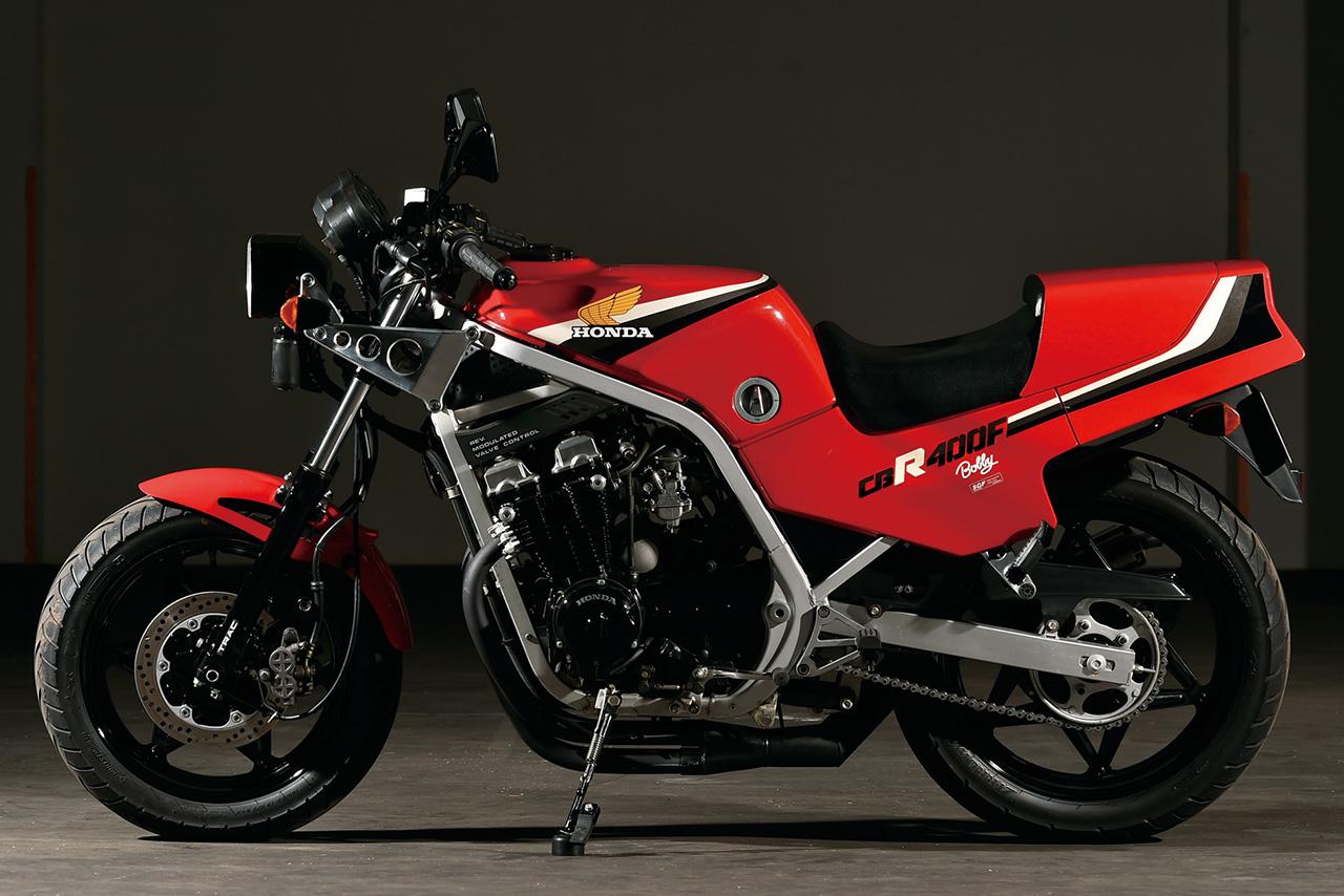 画像: Honda CBR400F 1983年 総排気量:399.cc エンジン形式:空冷4ストDOHC4バルブ並列4気筒 シート高:780mm 乾燥重量:176kg 発売当時価格:53万9000円