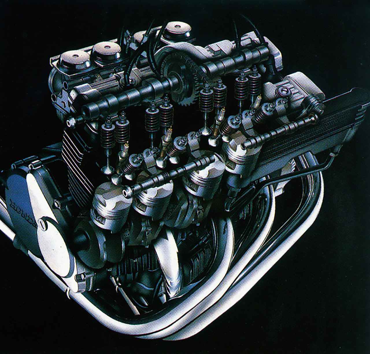 画像: オイルクーラーは、当時運輸省の認可が下りなかったためオイルリザーバータンクと呼ばれた。