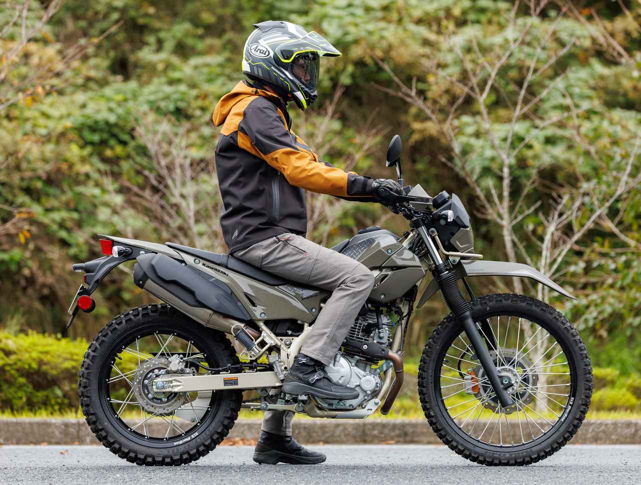 画像7: 【レビュー】カワサキ「KLX230 SHERPA S」インプレ｜国内初試乗！ 足つき性向上とリアのチューブレス対応で魅力倍増！
