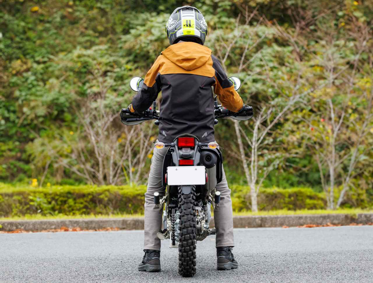 画像8: 【レビュー】カワサキ「KLX230 SHERPA S」インプレ｜国内初試乗！ 足つき性向上とリアのチューブレス対応で魅力倍増！