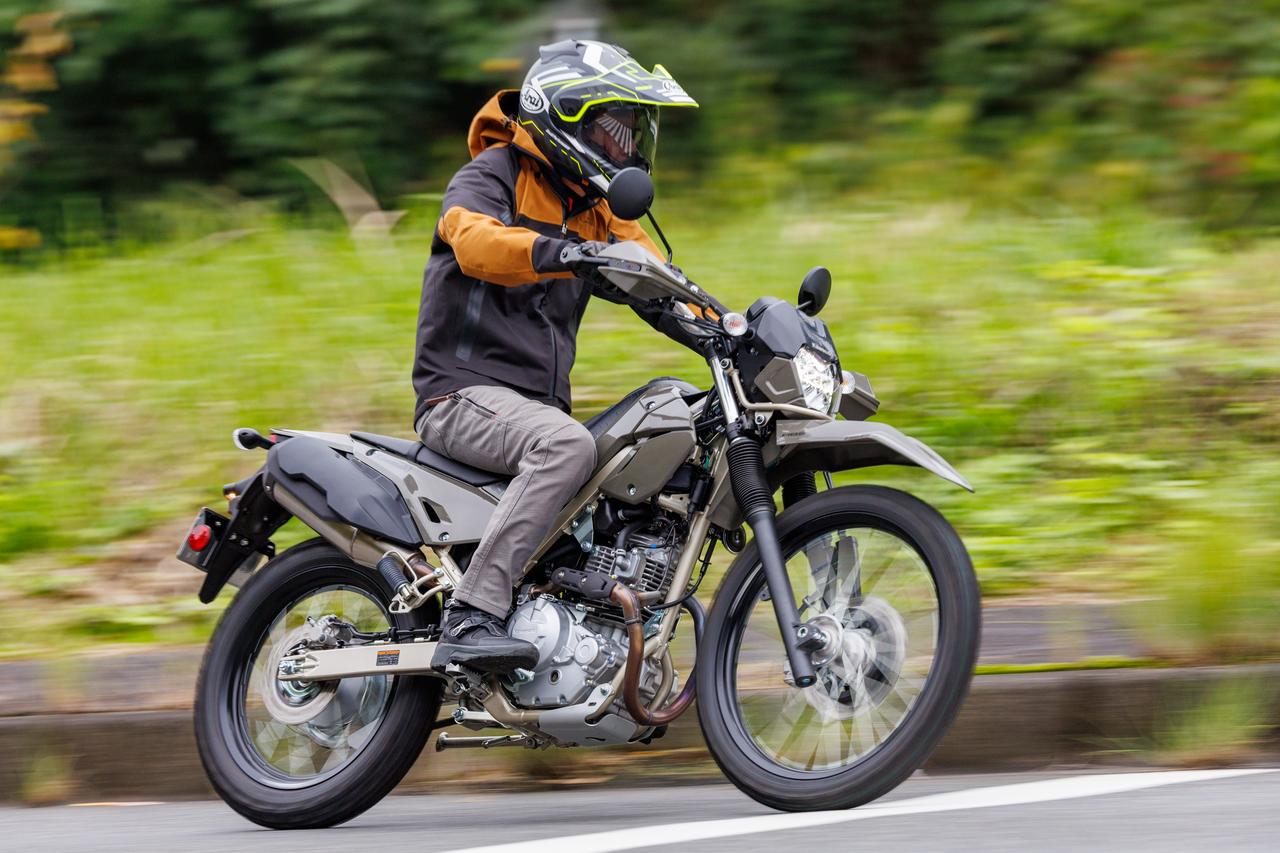 レビュー】カワサキ「KLX230 SHERPA S」インプレ｜国内初試乗！ 足つき
