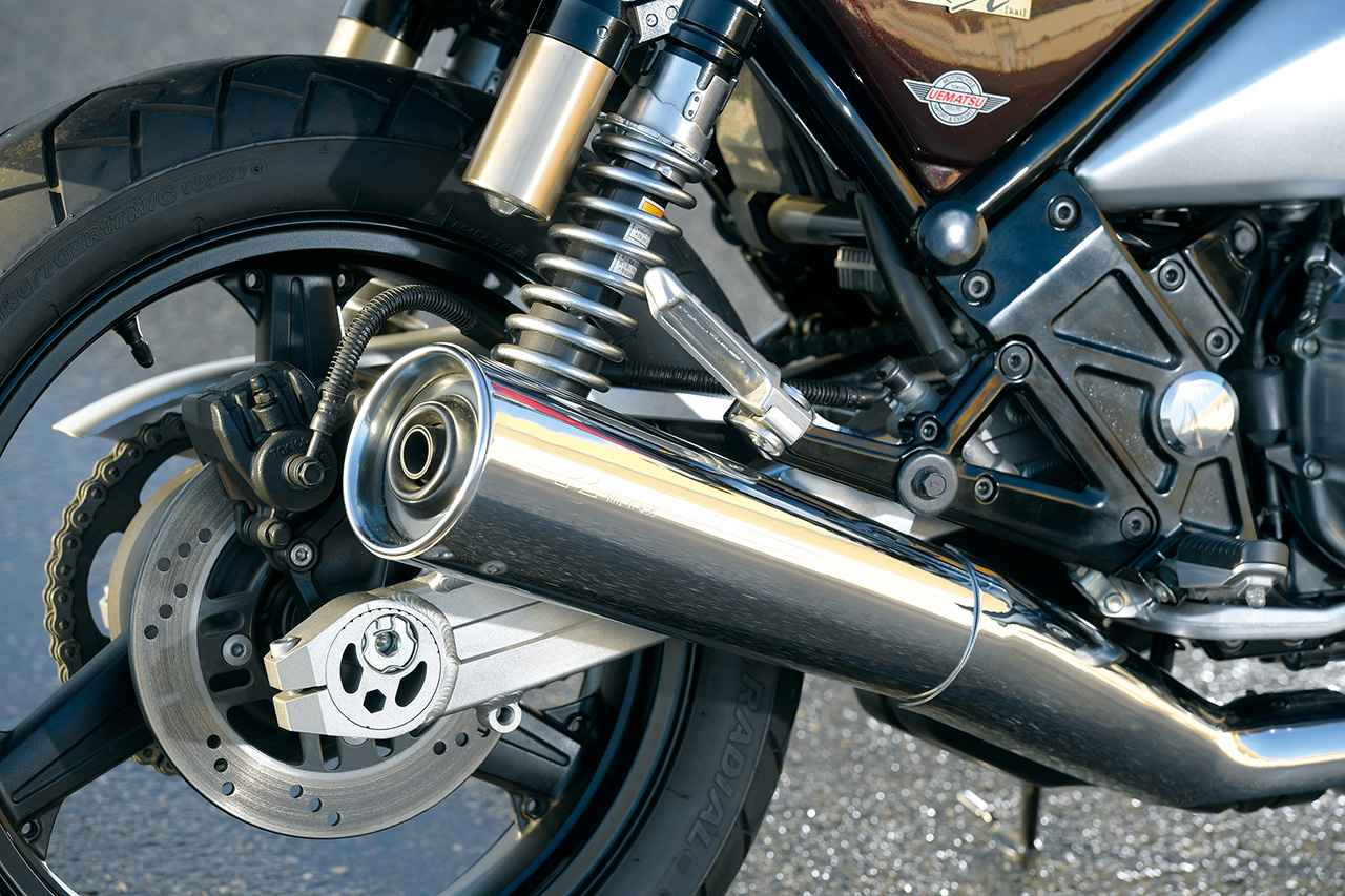 画像: 開発当初は往年のZ2などと同じ4本出しも検討されたというマフラーは、コンパクトな集合タイプとなり、スッキリしたイメージにまとめられた。