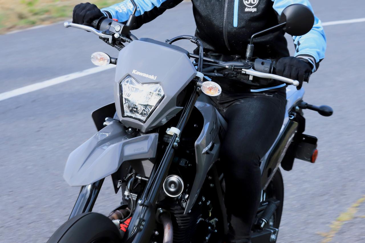 画像3: 峠道ではモタードとして本領発揮？