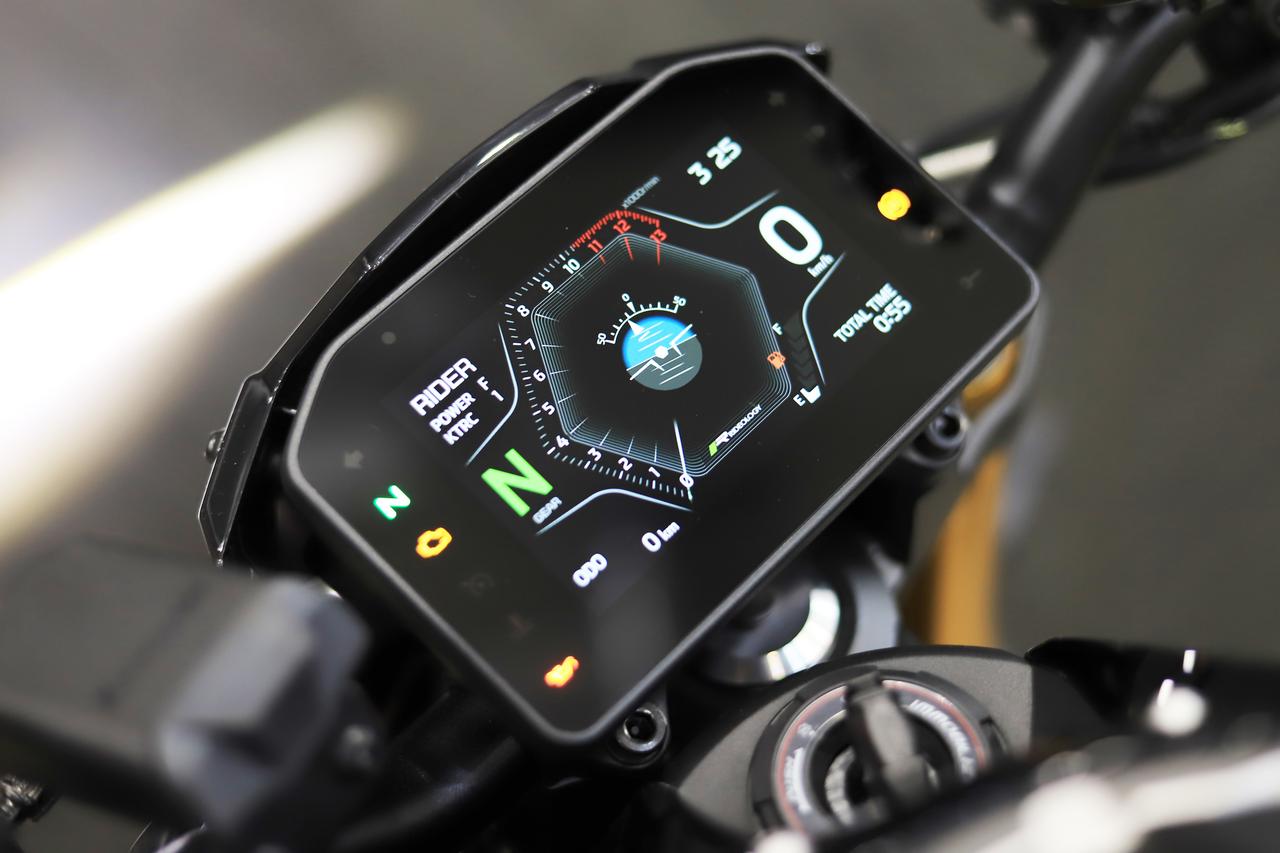 画像: ▲メーターは最新の5インチTFTディスプレイ。この表示画面を見ただけでワクワクしてきます。