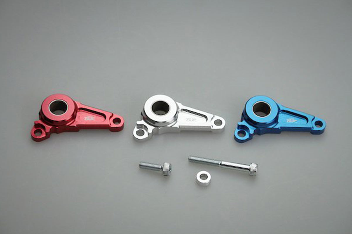 画像: シフトサポートプレート CBR1000RR (SC77/17-) / CB1000F(SC94) / CB1000 HORNET(SC86)  シフト操作の精度を大幅に引き上げるために開発。ハードな加減速や高回転域での連続シフトでも、しっかりとしたタッチを維持する。カラーはレッド、シルバー、ブルーを用意。価格／各8800円。