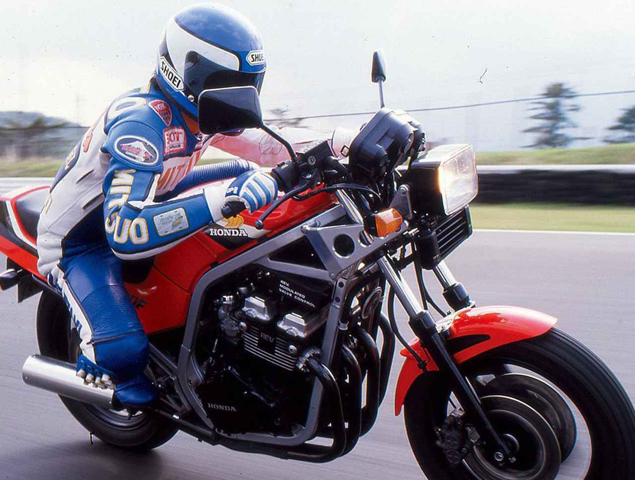 ホンダ「CBR400F」（1983年）回転数に応じてバルブを切り替えるREV機構