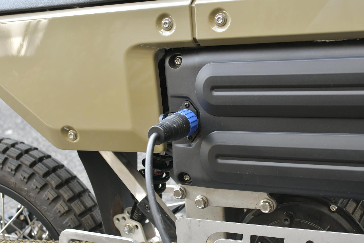 画像2: 充電方法やバッテリーの脱着