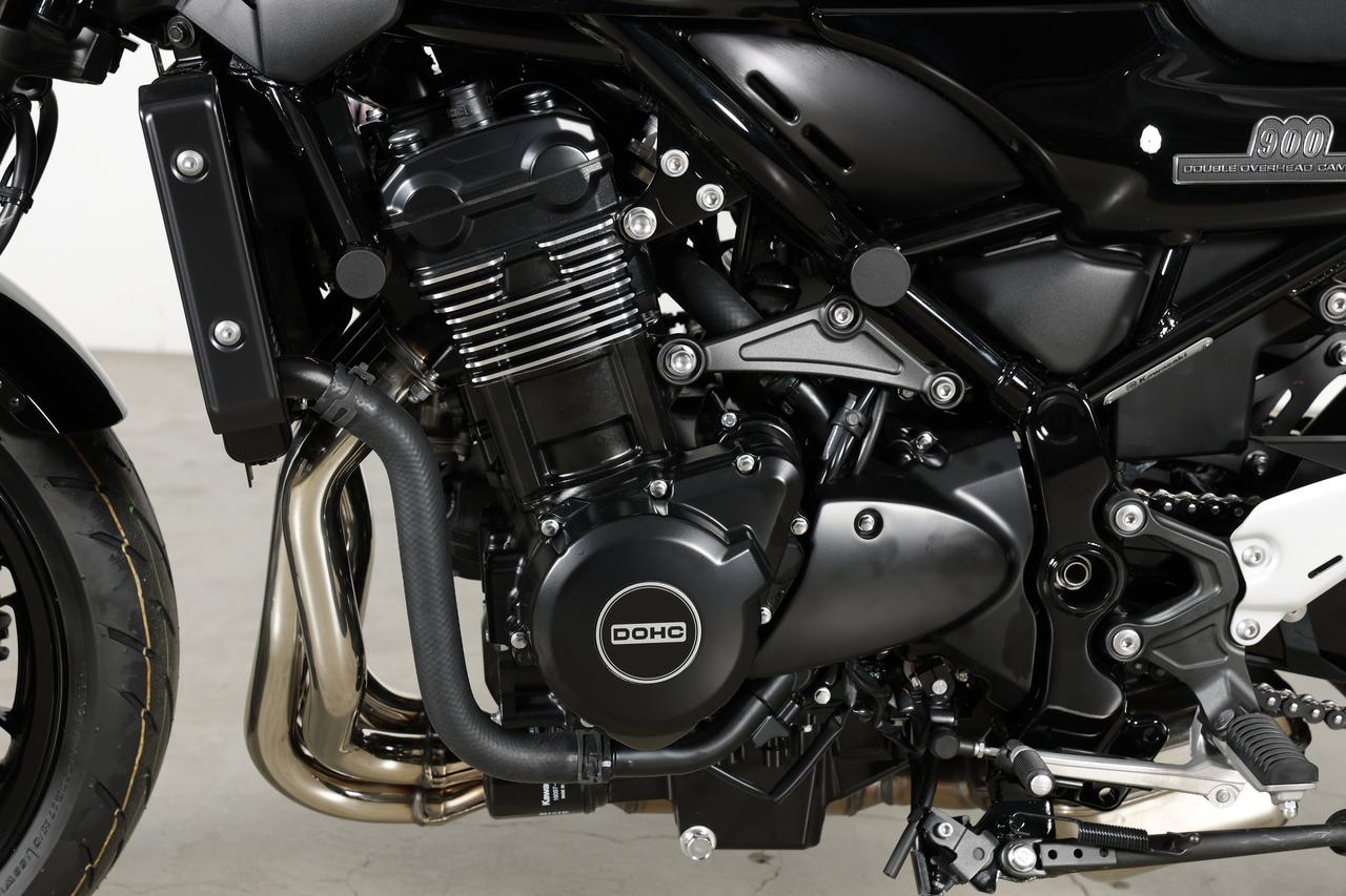 画像: ▲エンジンはシリーズ共通でブラック。エンジンカバーのDOHCエンブレムは、この「Z900RS Black Ball Edition」と「Z900RS CAFE」に採用されています。