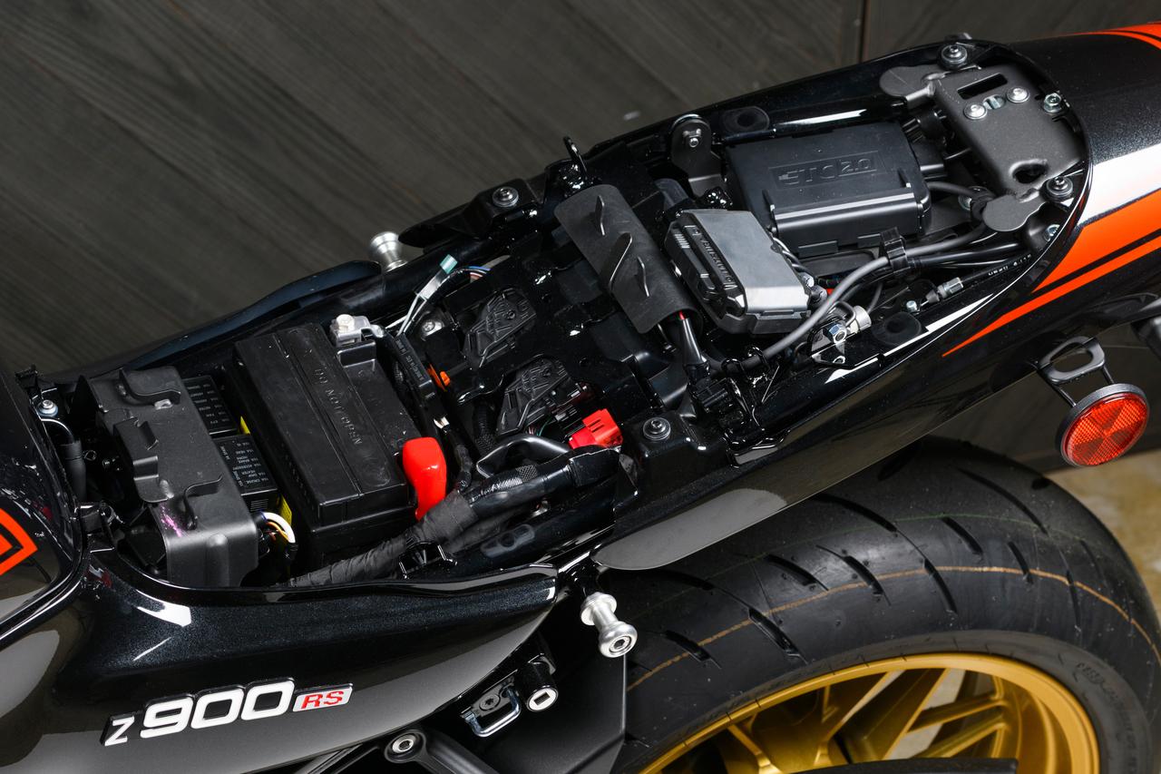 画像: ▲3車ともシートを外せば簡単にバッテリーにアクセスできます。ETC2.0車載器は標準装備。いずれもアフターサービスが充実したカワサキケアモデルのため、メンテナンスに自信がないという方も安心です。