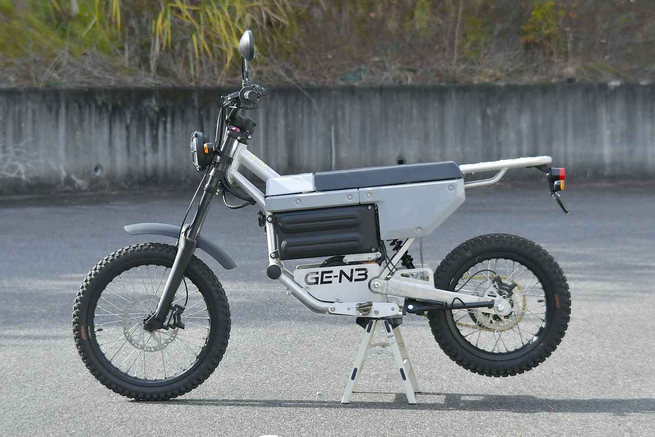 画像: カラーは「アイス」。