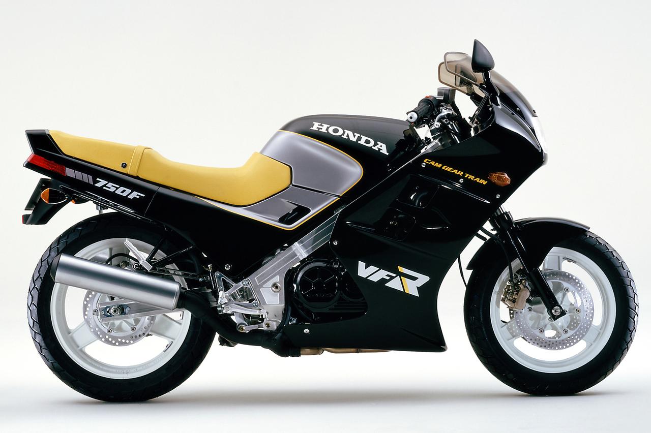 画像: Honda VFR750F 当時価格:84万9000円(北海道・沖縄は10000円高。その他一部離島を除く)