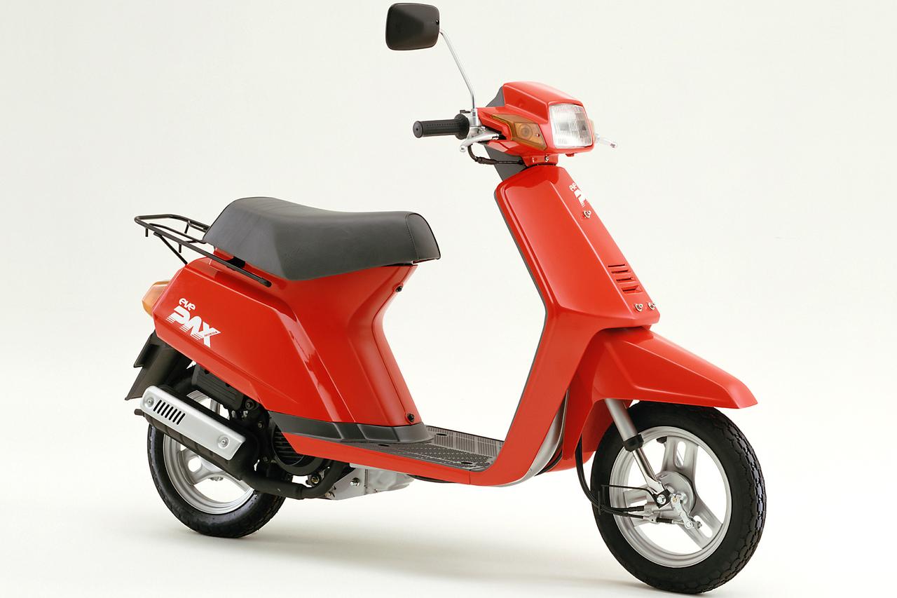 画像: 全長×全幅×全高:1535×585×985mm ホイールベース:1105mm シート高:690mm 車両重量:49kg(53kg) ※()内はイブパックスS