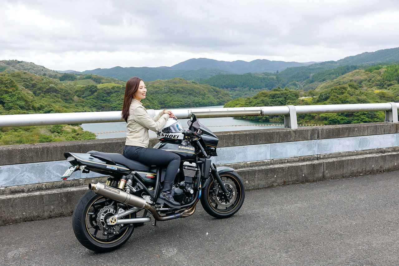 画像: ▲ZRX1200ダエグでツーリングを満喫中のRuriko。