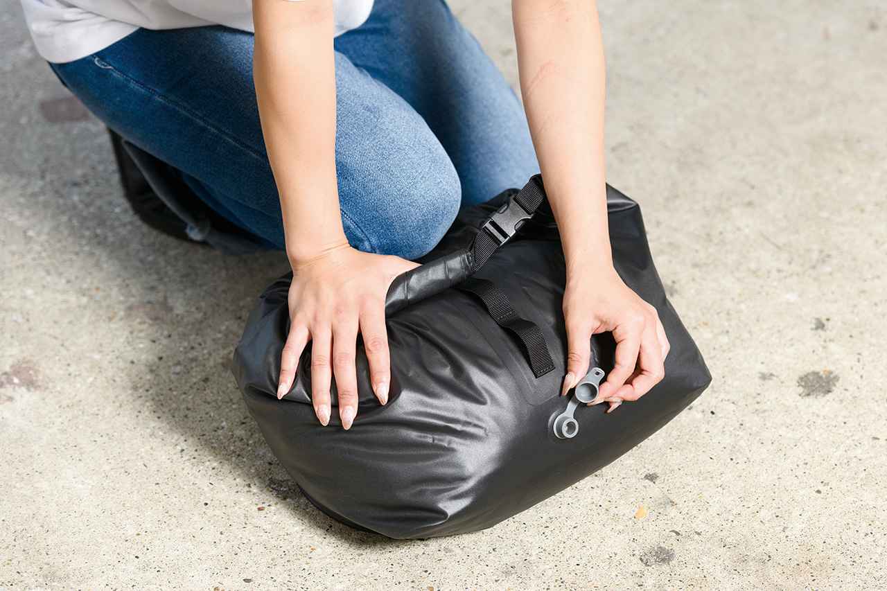 画像 : 3番目の画像 - 【写真5枚】デイトナ「ドライバッグ PRO 35L」 - webオートバイ