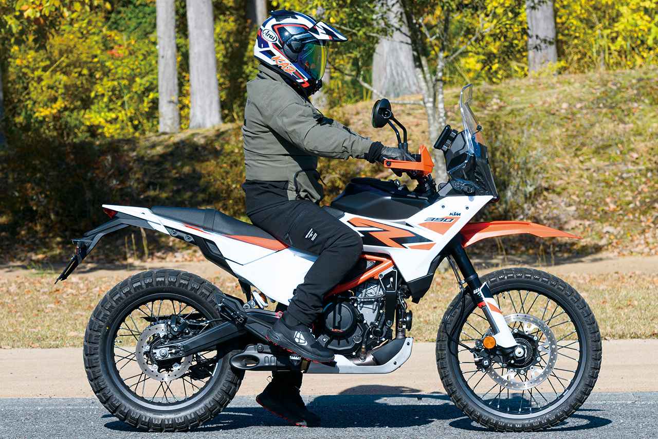 画像1: KTM「390アドベンチャーR」ライディングポジション・足つき性