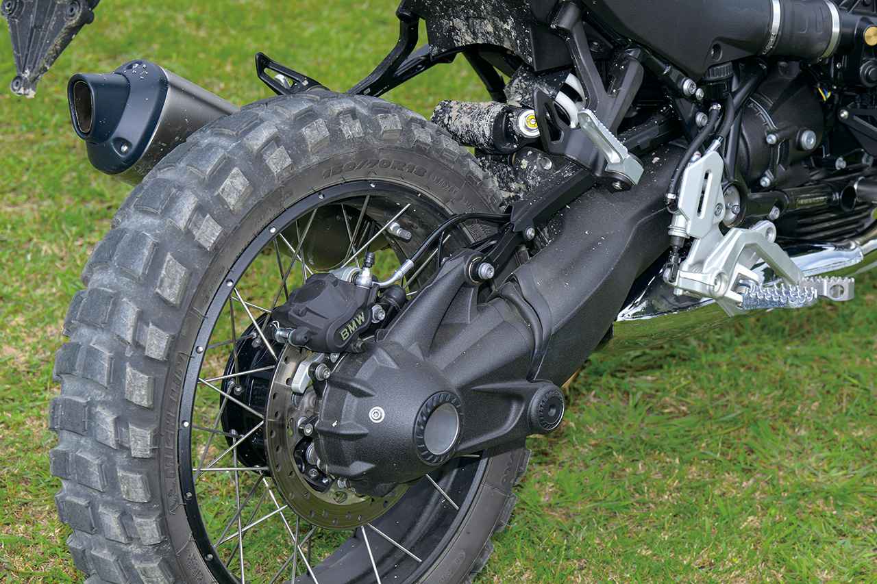 画像: ▲シャフトドライブによってリアが持ち上がるトルクリアクションを軽減するパラレバーは、メンテフリーでダートでの汚れにも強い。