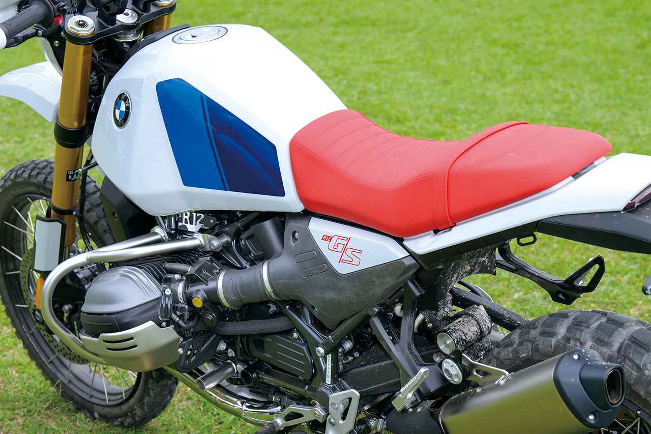 画像: ▲シート高はリア17インチの標準車で860mm、18インチ仕様では875mm。写真はオプションのラリーシートで着座位置が20mm高くなる。