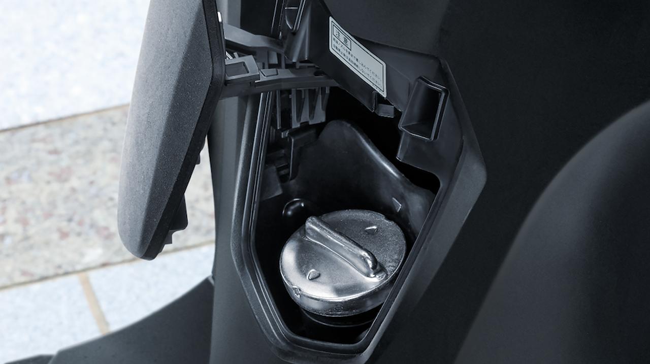 画像2: ホンダ「リード125」2026年モデル発表！ 新色キャンディーラスターレッド＆バニラホワイトを採用し1月29日発売