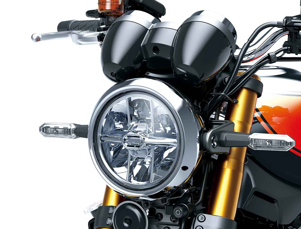 画像: ▲丸型LEDヘッドライトはクラシック感を強調しつつ、現代バイクらしい高い視認性と省電力性を実現。ベゼルやリムはブラック仕上げとし、質感と統一感にもこだわる。