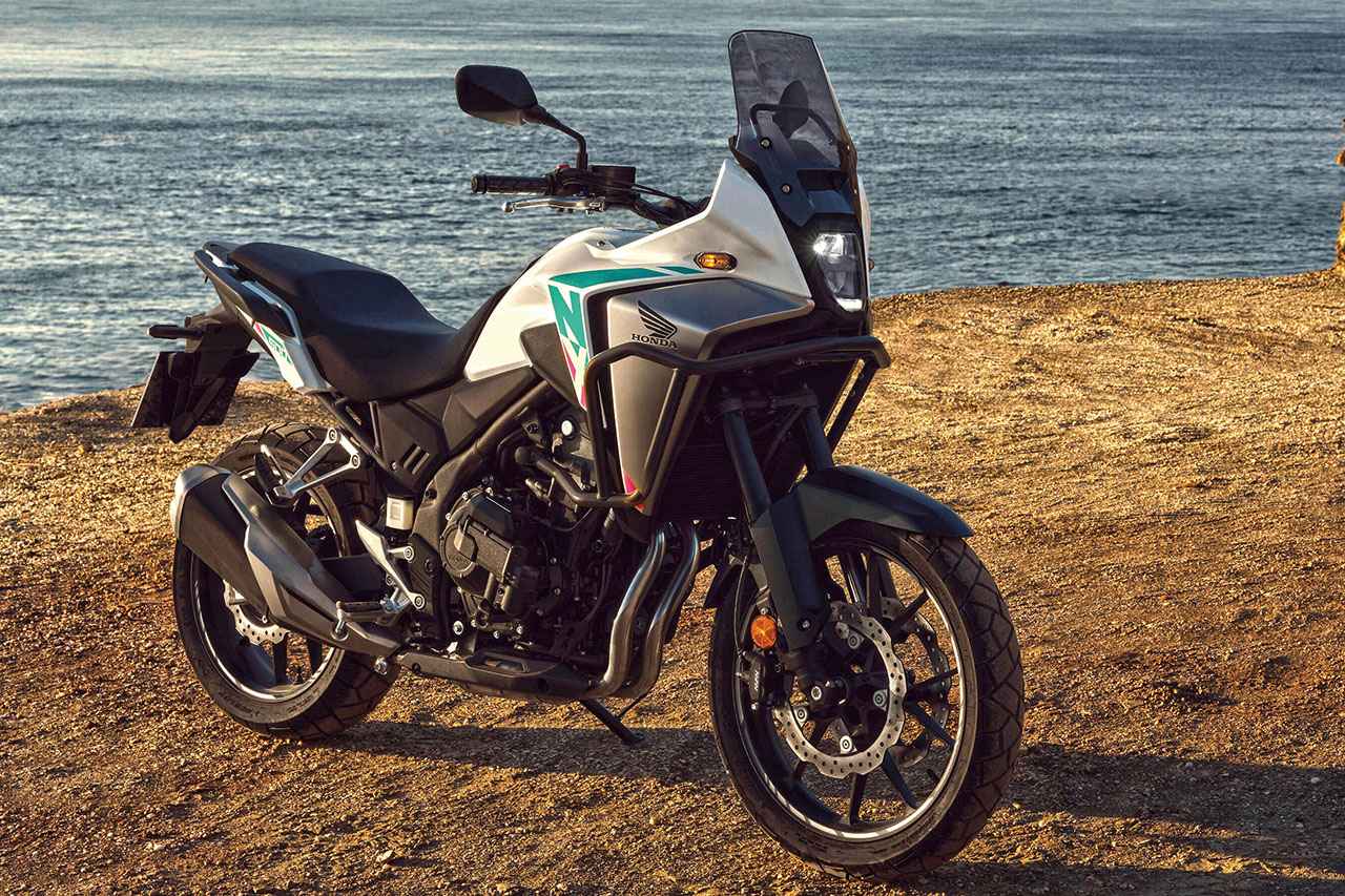 画像: Honda NX500 E-Clutch 欧州仕様・2026年モデル 総排気量：471cc エンジン形式：水冷4ストDOHC4バルブ並列2気筒 シート高：830mm 車両重量：196kg（Eクラッチ仕様車は199kg）