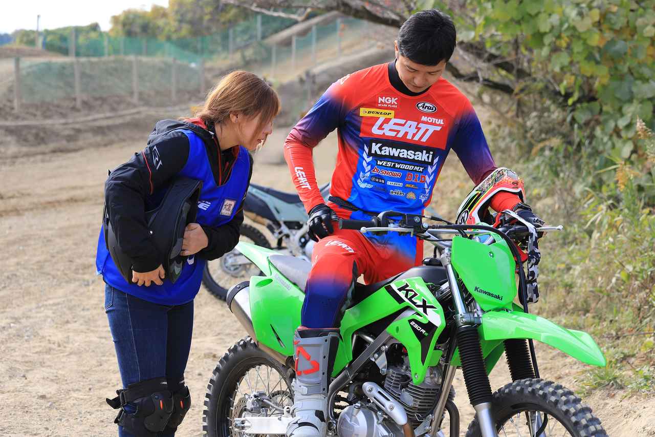 画像: ▲思い切って能塚選手に質問。シートの座る位置やどうやって足をあげたらカッコいいのかなど、率直な質問に丁寧に対応してくださいました。