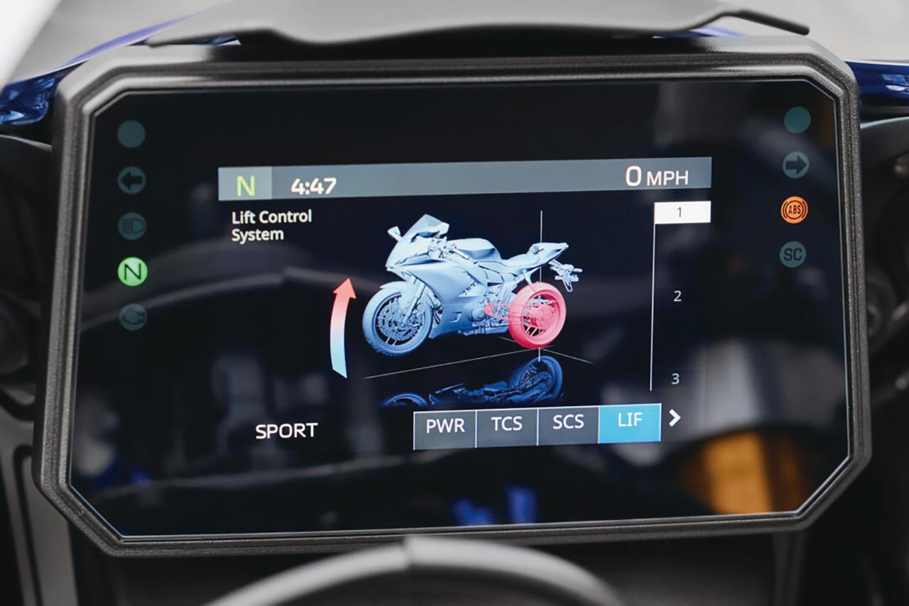 画像: ▲4つのテーマと専用トラックモードを備える5インチフルカラーTFTディスプレイ。アプリを使用すれば、ラップタイム、リーンアングル、速度、電子制御の介入レベルなどの走行データを記録・分析も可能となっている。