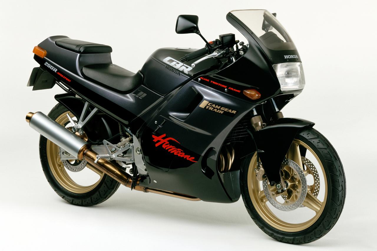 画像 : 1番目の画像 - 【写真3枚】ホンダ「CBR250R」（1987年） - webオートバイ