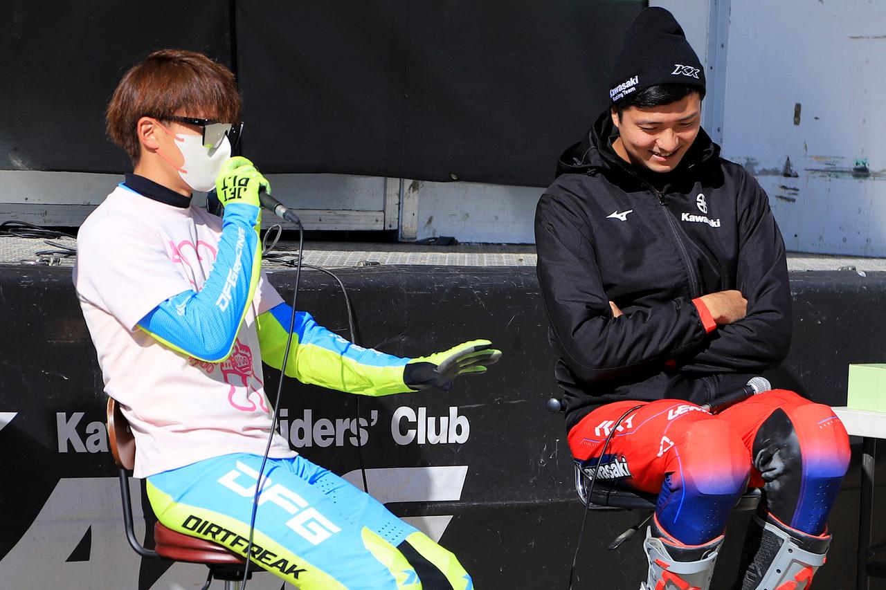 画像1: ▲大試乗会の後は、能塚選手とマイカルチャンプさんに質問ができるトークセッション。「どうやったら上手に曲がれますか?」「普段はどんなバイクに乗るんですか?」など、オフロードに関する疑問はもちろん、プライベートに迫るお話まで。短い時間でしたが、おふたりの回答に親近感が湧きました。