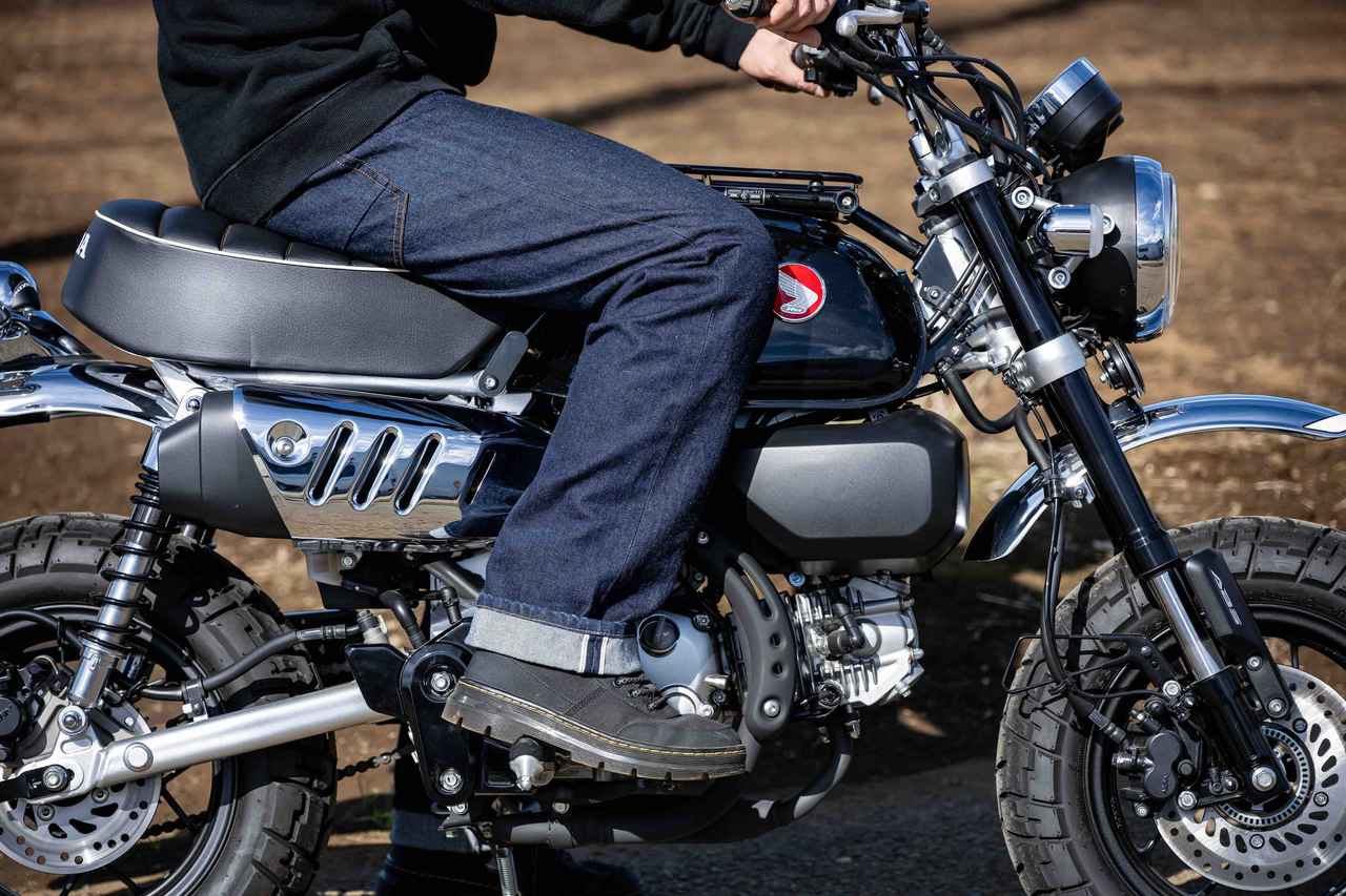 画像1: ▲縦にも横にも伸びる（厳密には斜め方向に伸びる）、マルチストレッチ機能を持つ。