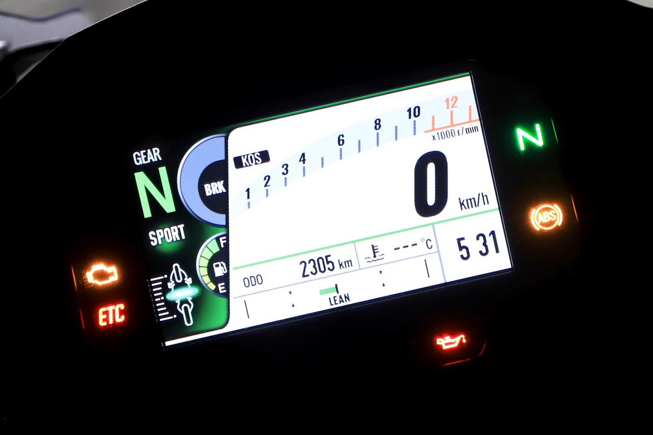 画像: ▲表示モード・タイプ2。スポーツライディング時を想定したモードです。前後への加速度、フロントブレーキ圧やスロットル開度が優先的に表示されます。さまざまなグラフが挙動に合わせて動くのが特徴で、数値ではなく感覚的に車体の状況を把握できます。