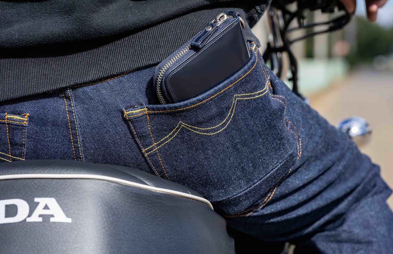 画像: ▲ヒップポケットはシートに干渉しにくいよう外めに配置されている。ロングウォレットも入れやすい。