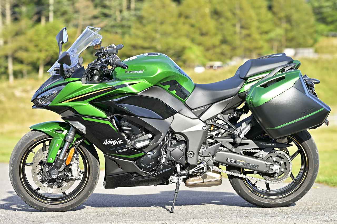 画像: Kawasaki Ninja 1100SX SE 2025年モデル 総排気量:1098cc エンジン形式:水冷4ストロークDOHC4バルブ並列4気筒 シート高:820mm 車両重量:235kg 発売日:2025年3月29日(土) 税込価格:198万円 ※撮影車両はパニアケースキット、フレームスライダー、タンクパッドなど一部アクセサリーパーツを装着しています。